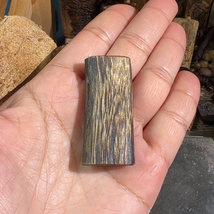 沉香碎屑沉香棋楠沉香乌身牌6.3克