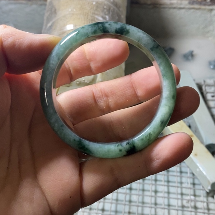 ****蛋翡翠未镶嵌手镯（圆镯）
