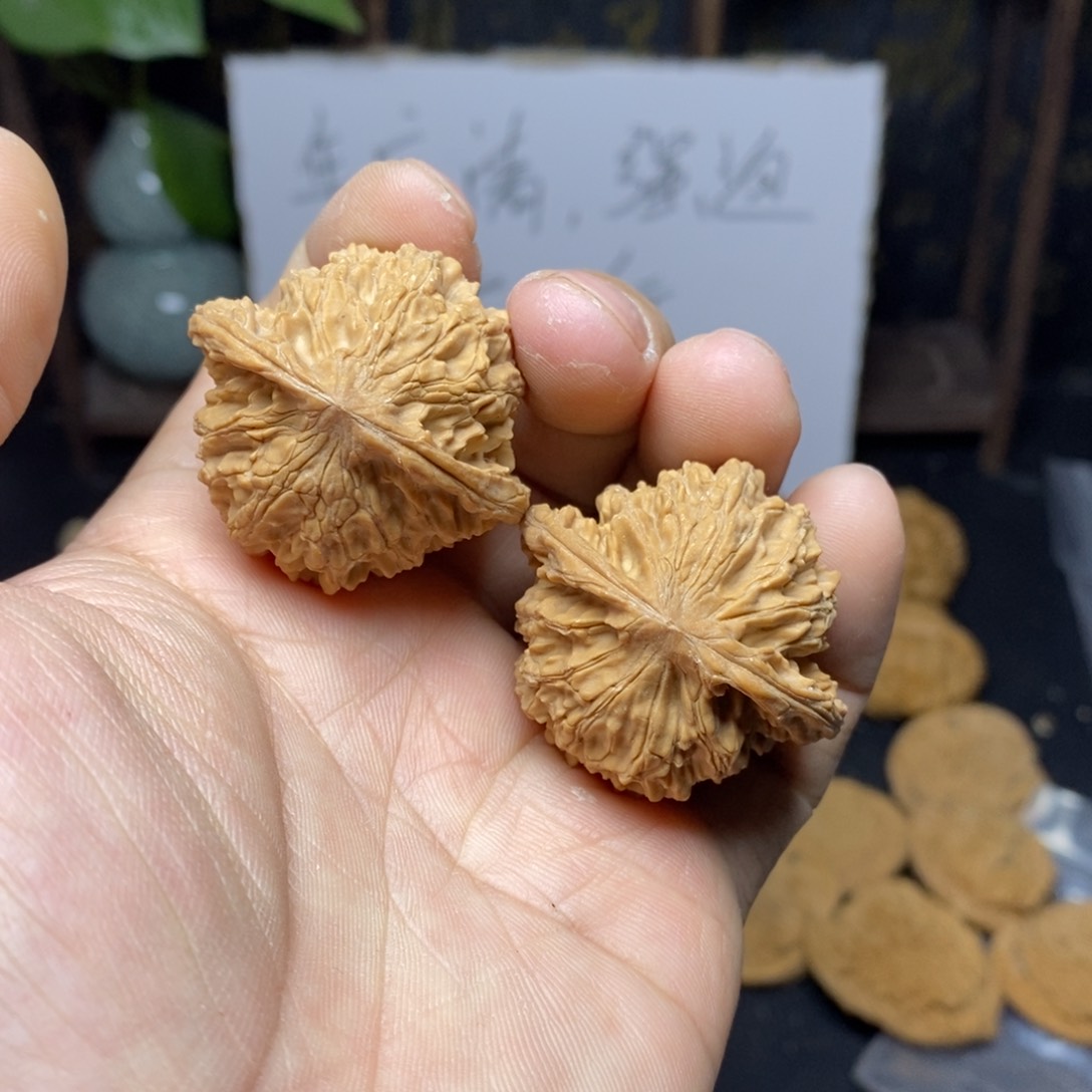 文玩核桃吊坠38盘龙纹