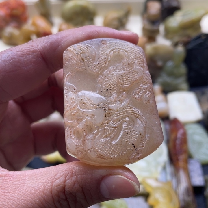 蛇纹石玉颈饰未镶嵌