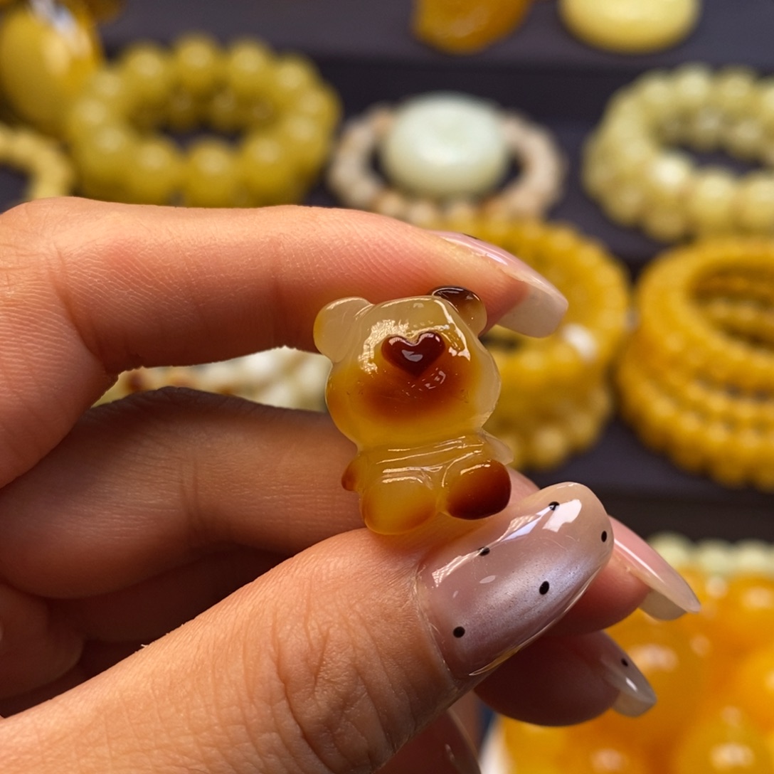 裸石琥珀未镶嵌熊