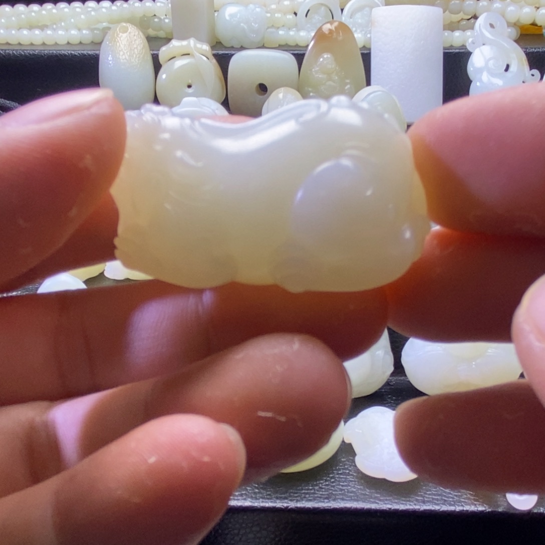 岁****和田玉未镶嵌颈饰