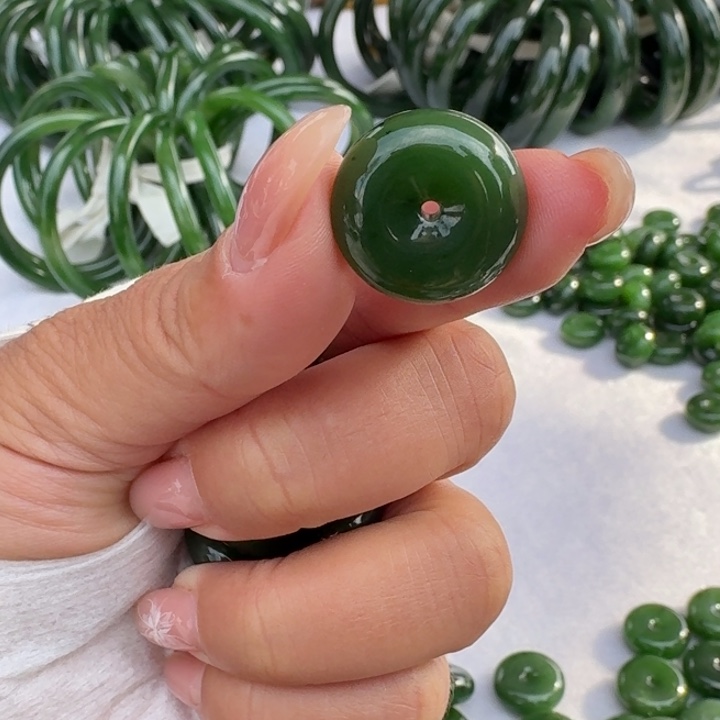 和田玉未镶嵌颈饰18