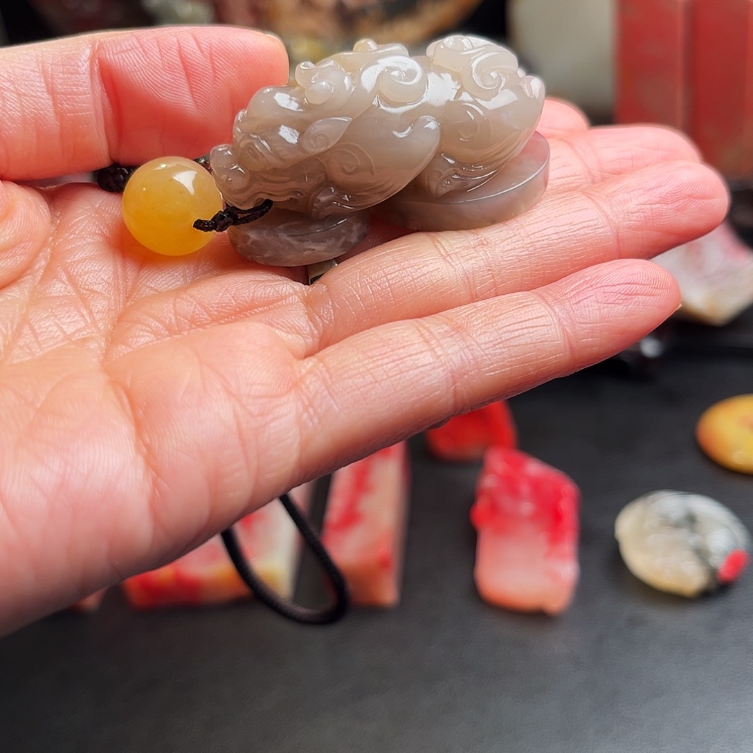 巴林石其他鸡血石貔貅手玩件