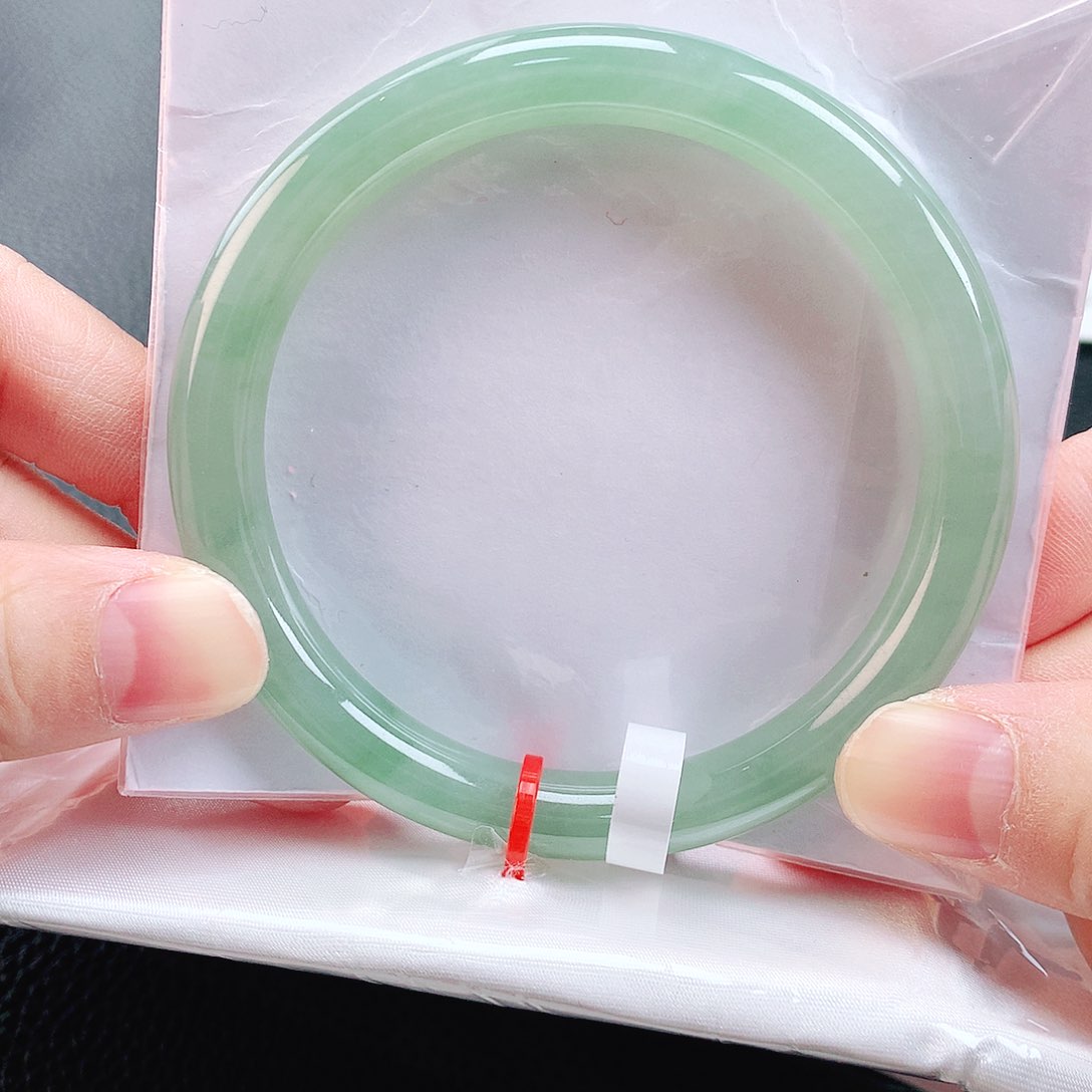 未镶嵌手镯（圆镯）翡翠57+美人条冰