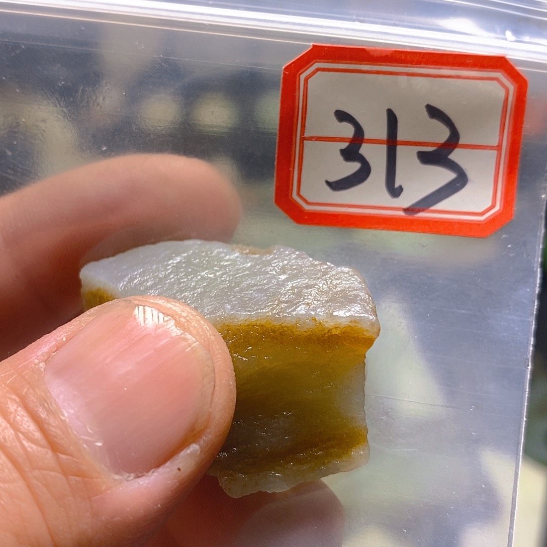 未镶嵌和田玉（糖玉）珠宝半成品大***瘩