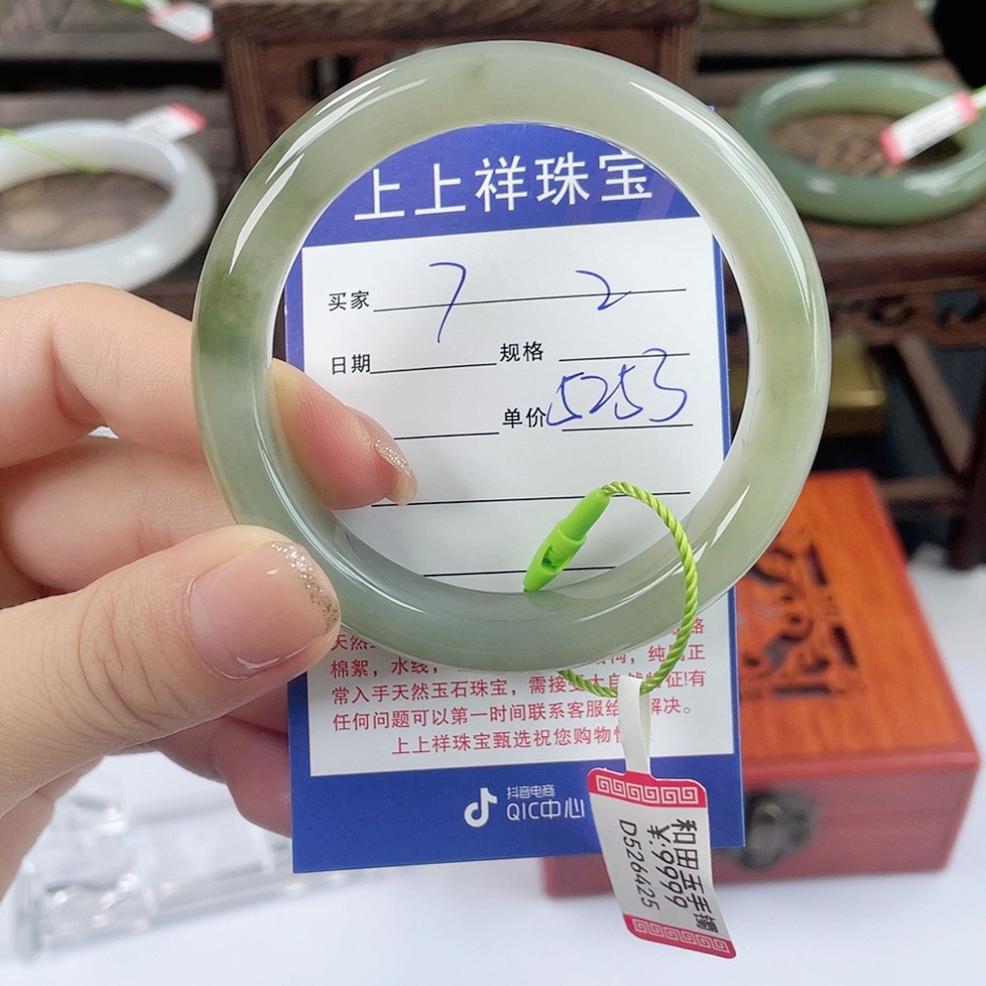 和田玉手镯未镶嵌