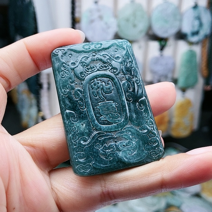 颈饰足铂镶嵌翡翠翡翠