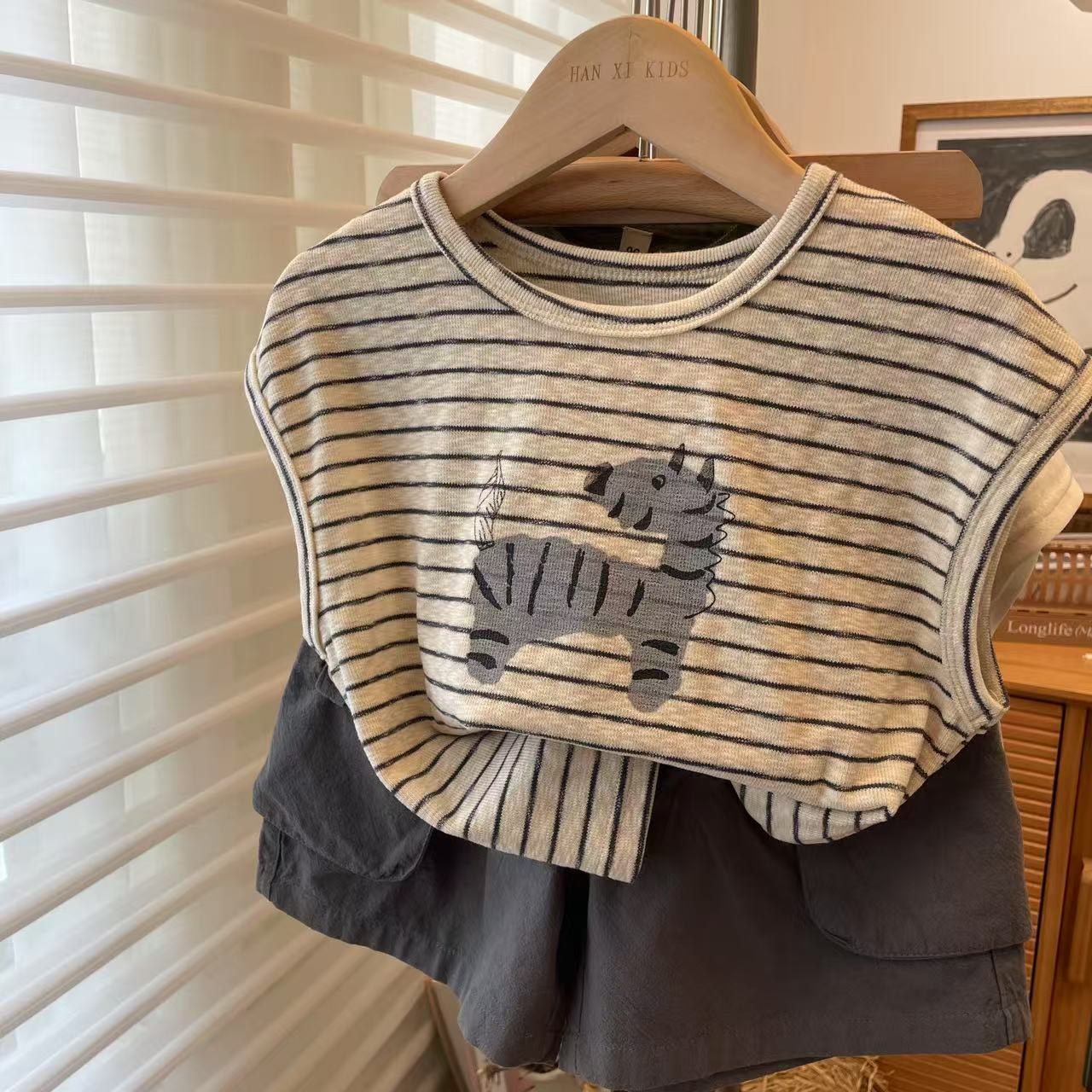 超柔软小清新~韩系男女儿童条纹落肩袖卡通背心+五分棉布牛仔裤