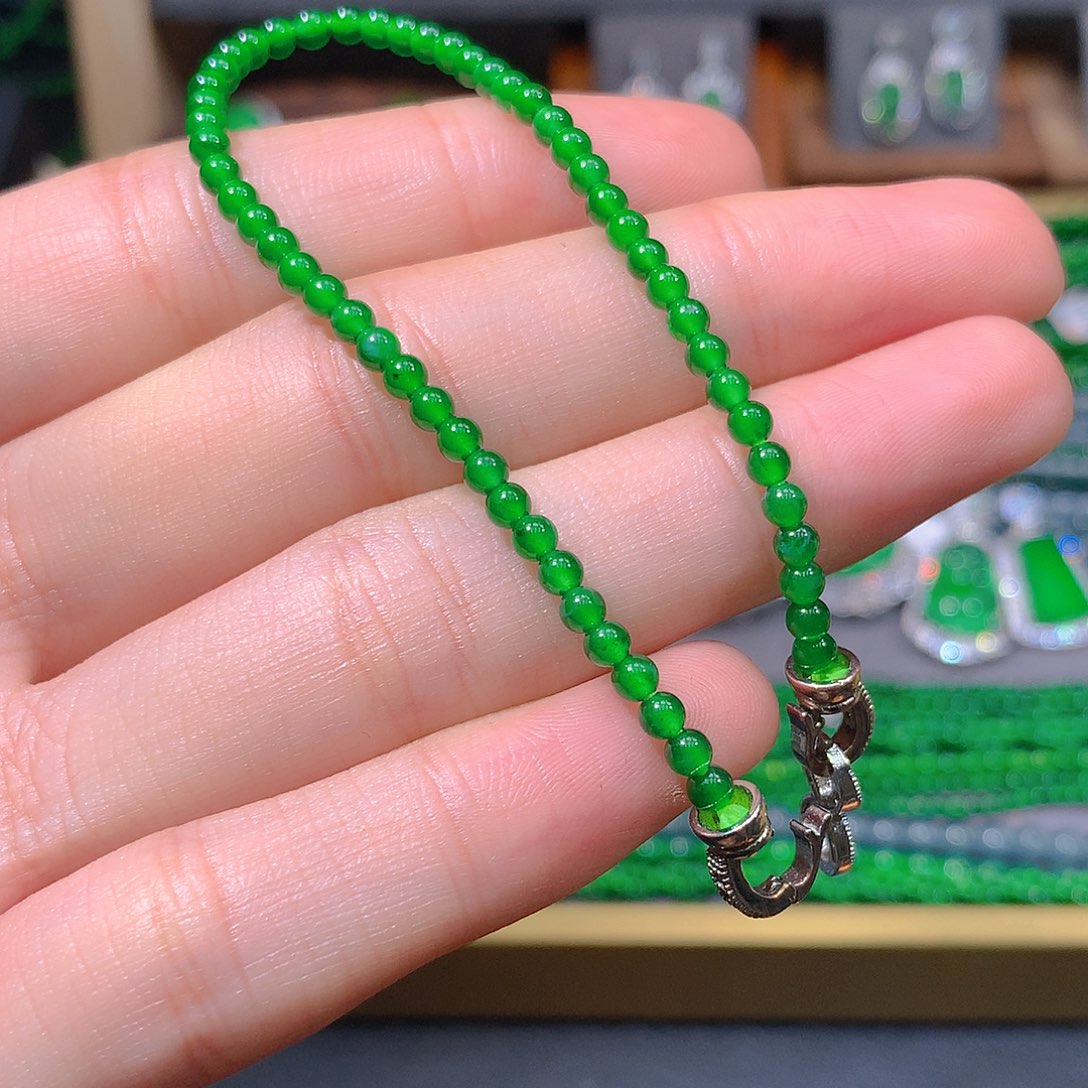 翡翠耳饰未镶嵌天然翡翠