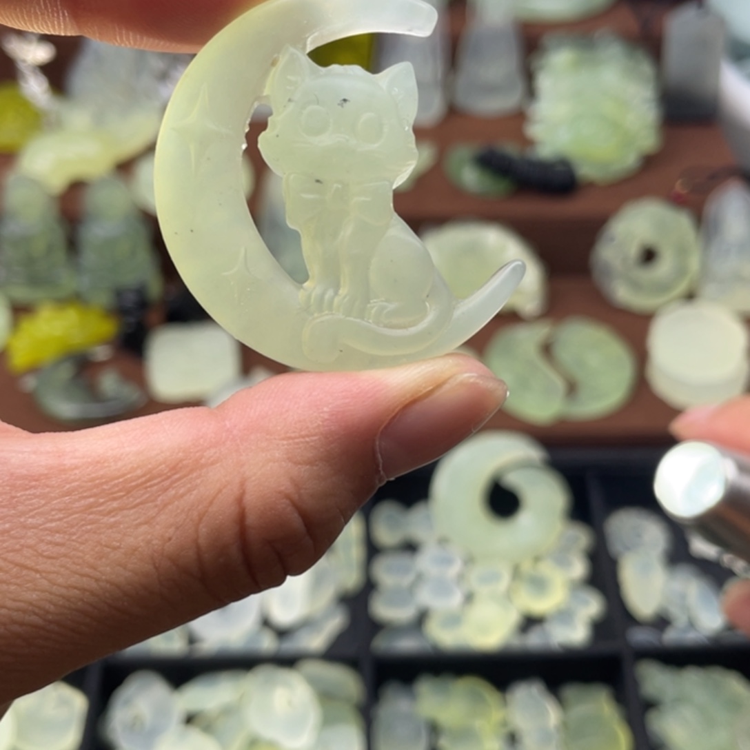 未镶嵌蛇纹石玉颈饰