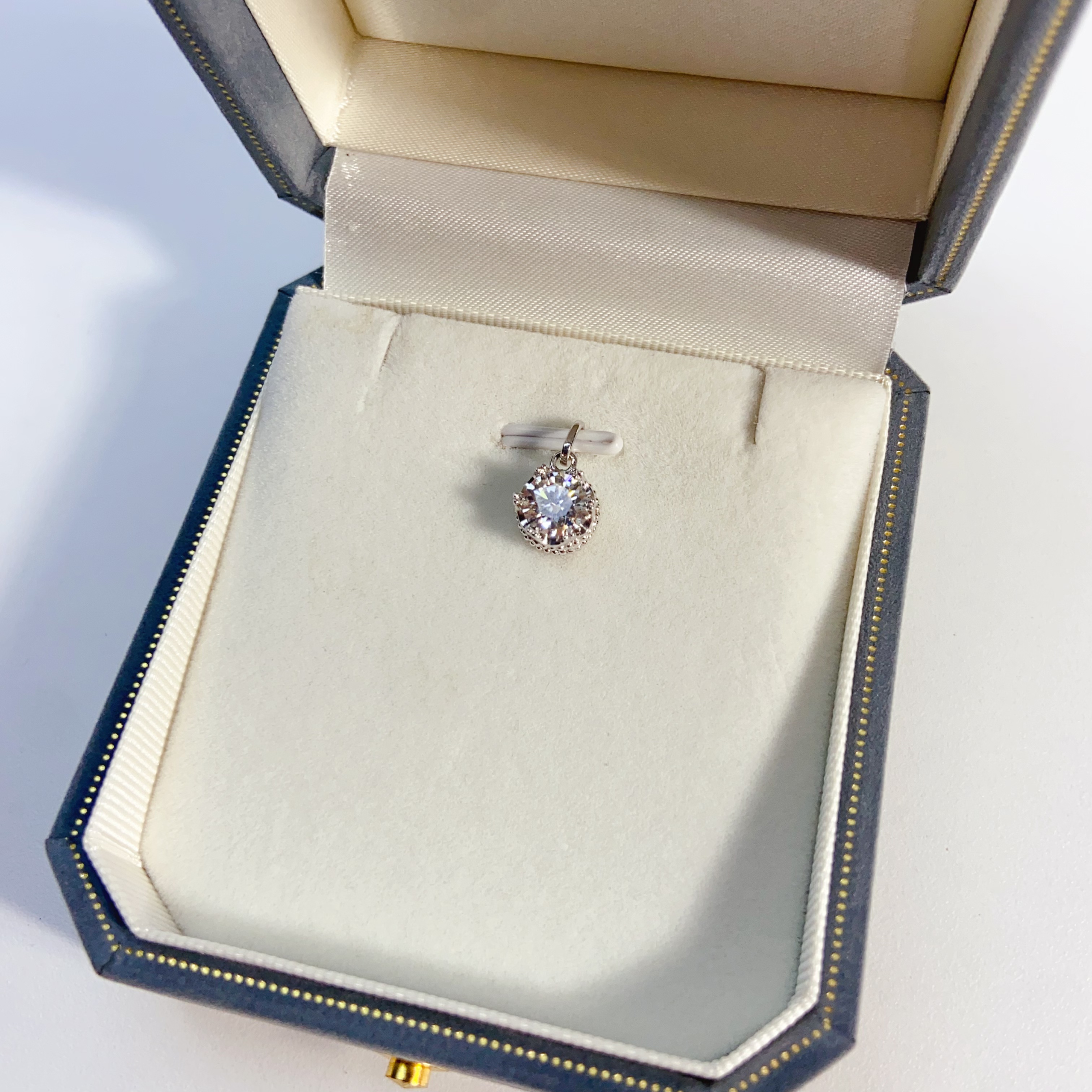 Pt950铂金镶嵌莫桑皇冠吊坠1.66克时尚百搭气质