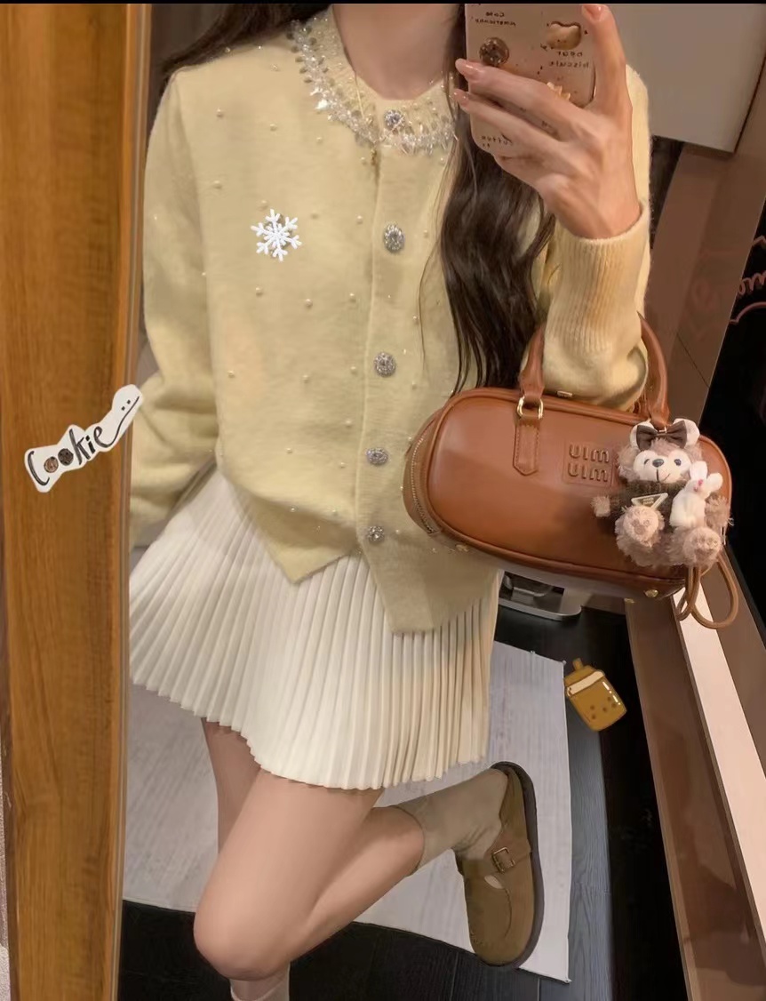 柒柒女装时尚穿搭上衣气质设计感显瘦辣妹短款打底性感秋季