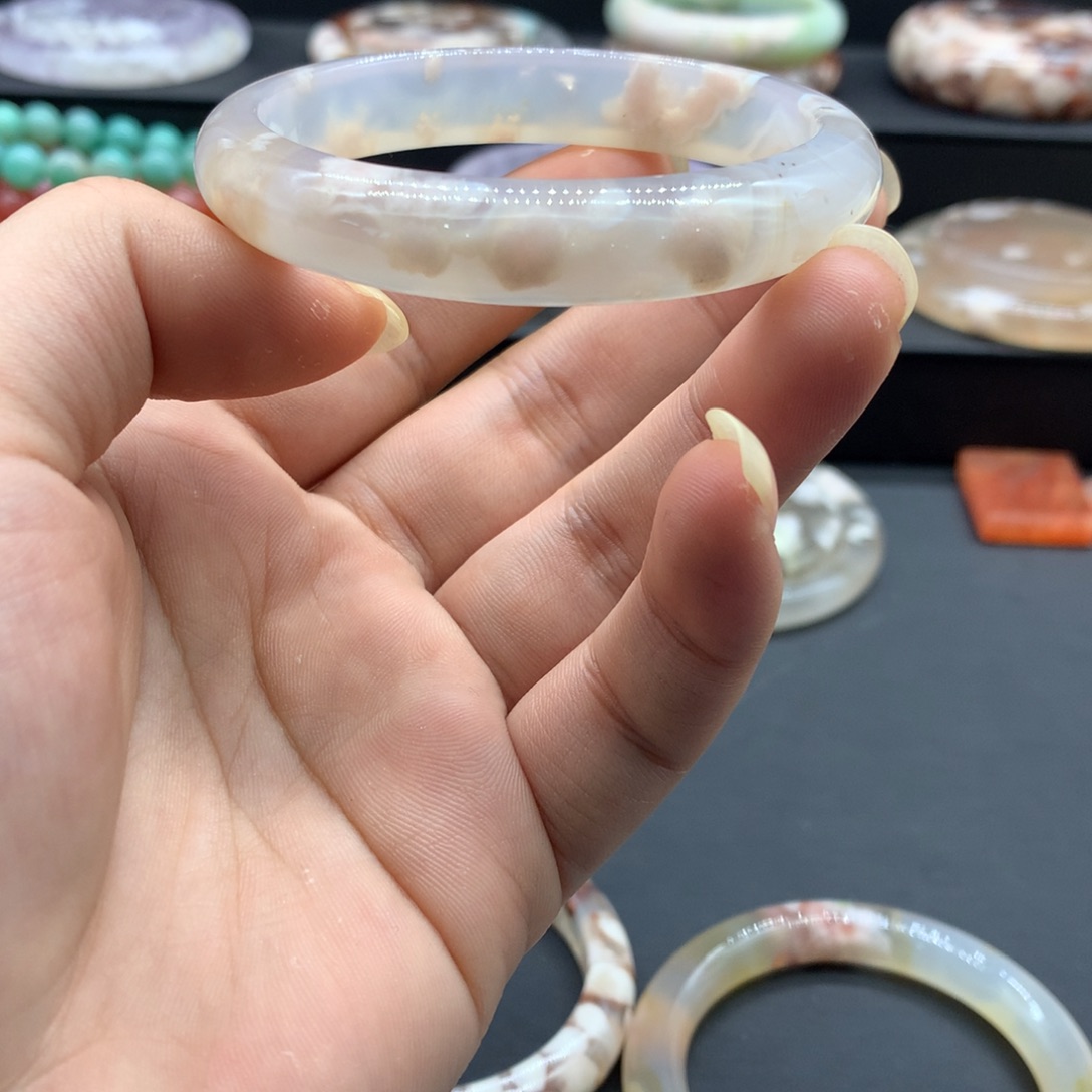 【闪购商品】玛瑙/玉髓颈饰未镶嵌糯**子