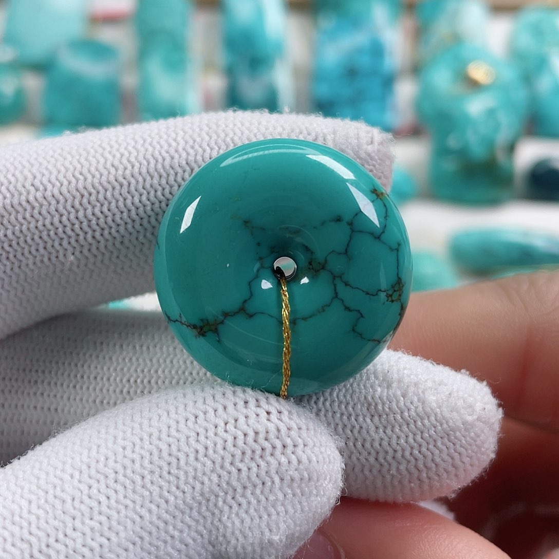 绿松石颈饰未镶嵌