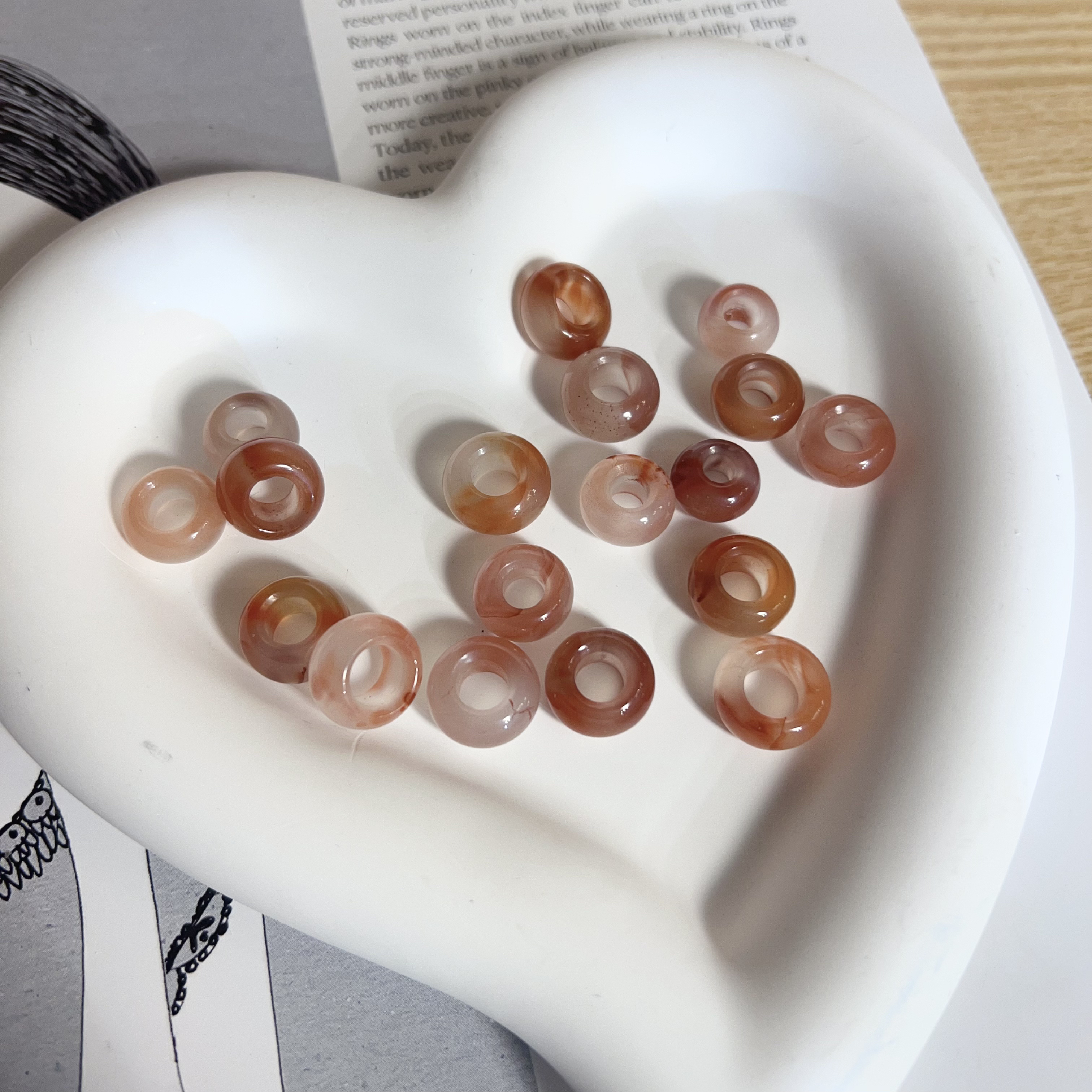 天然南红玛瑙跑环（1件）多样性随机发一件内直径约4mm