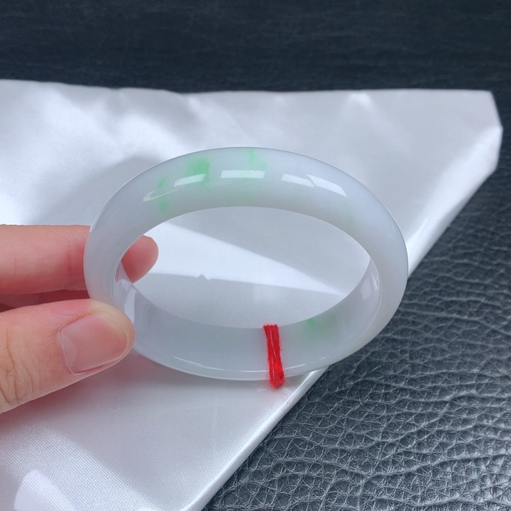 翡翠手镯（贵妃镯）未镶嵌