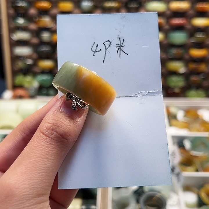 蛇纹石玉戒指未镶嵌