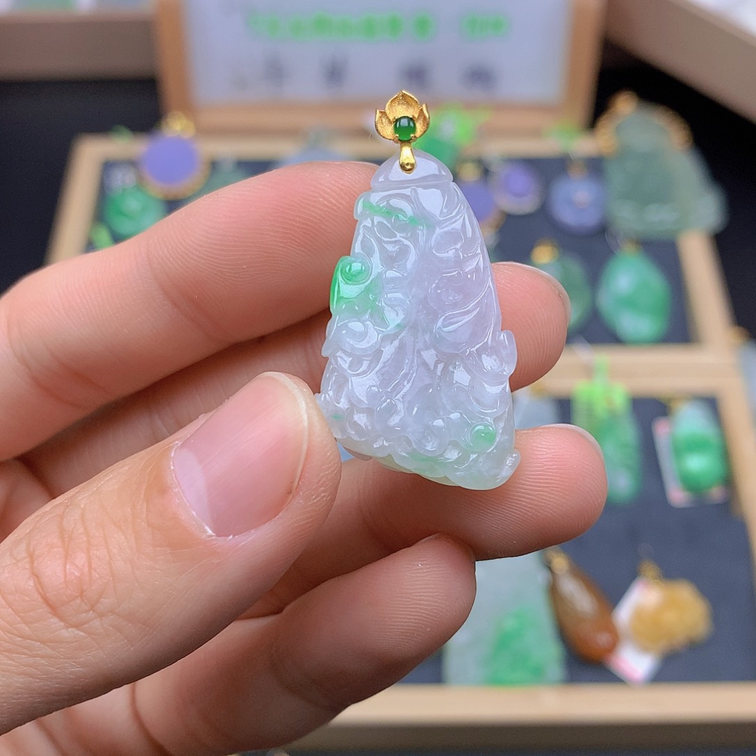 翡翠颈饰18K金镶嵌翡翠