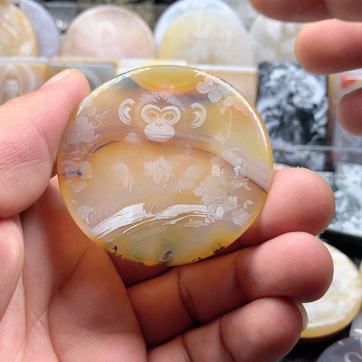 未镶嵌颈饰玛瑙/玉髓风*