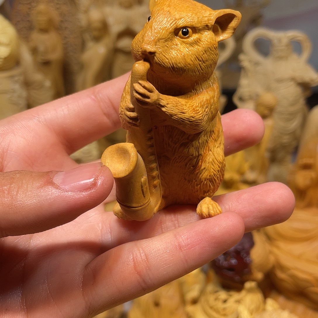 黄杨木小叶吹喇叭老鼠