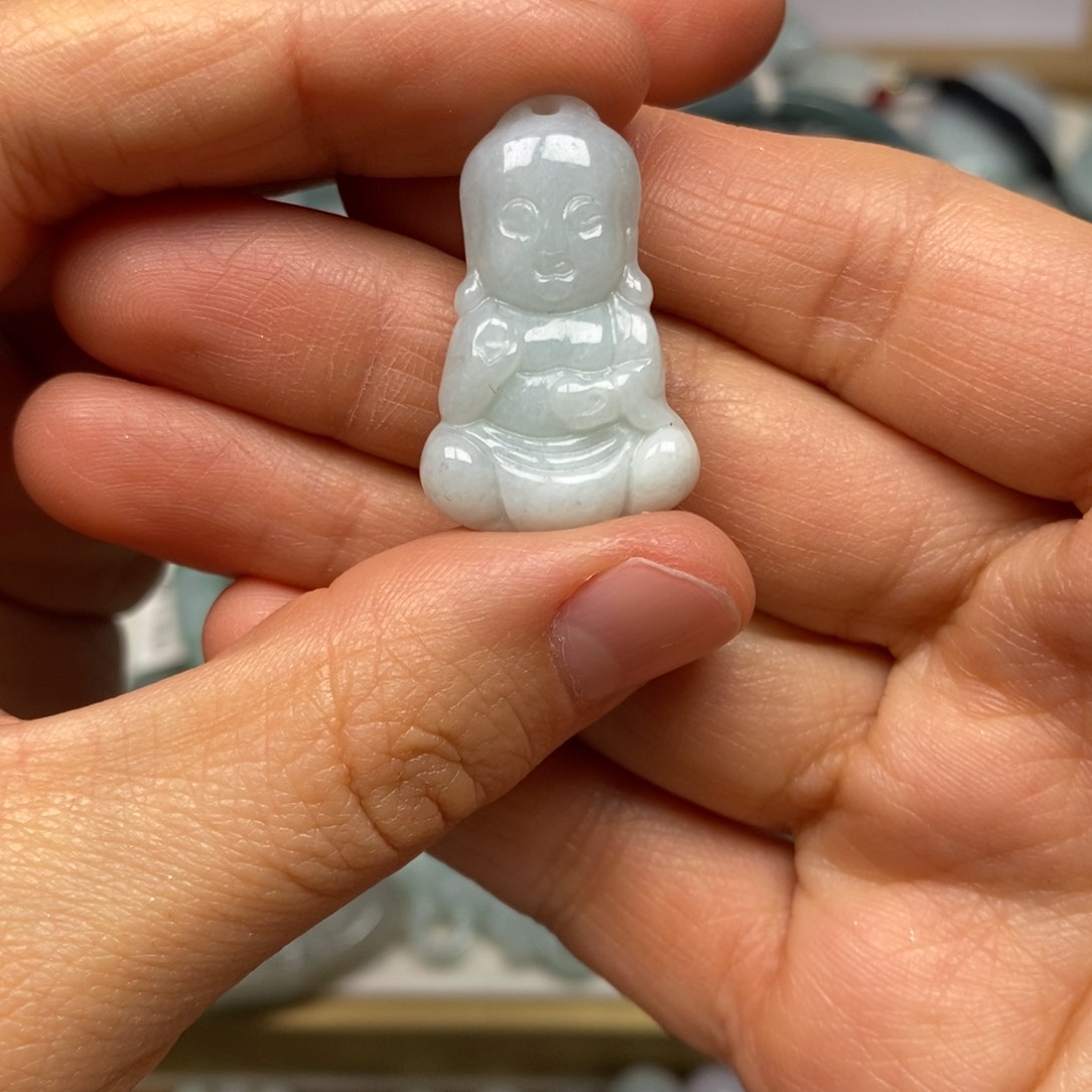 翡翠颈饰未镶嵌宝宝佛