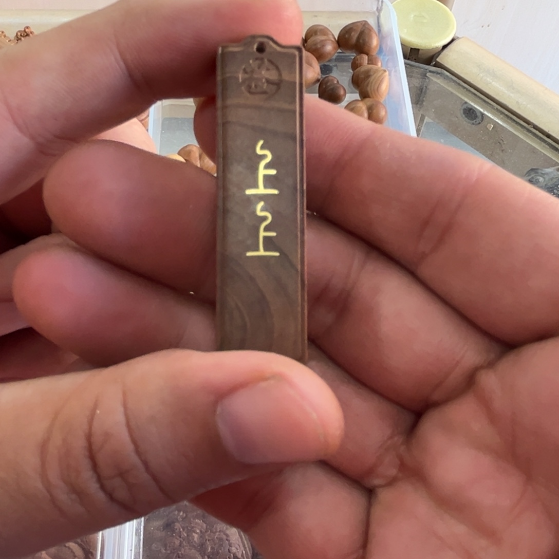 只买单纯的吊坠，没带链子，属的性质。