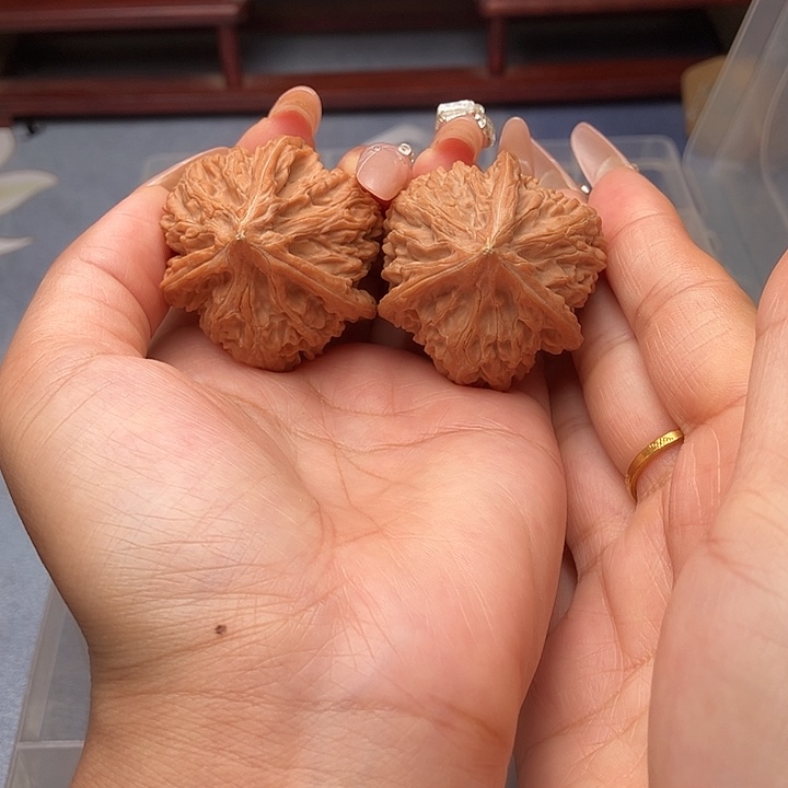 文玩核桃把件承德鸡心三棱