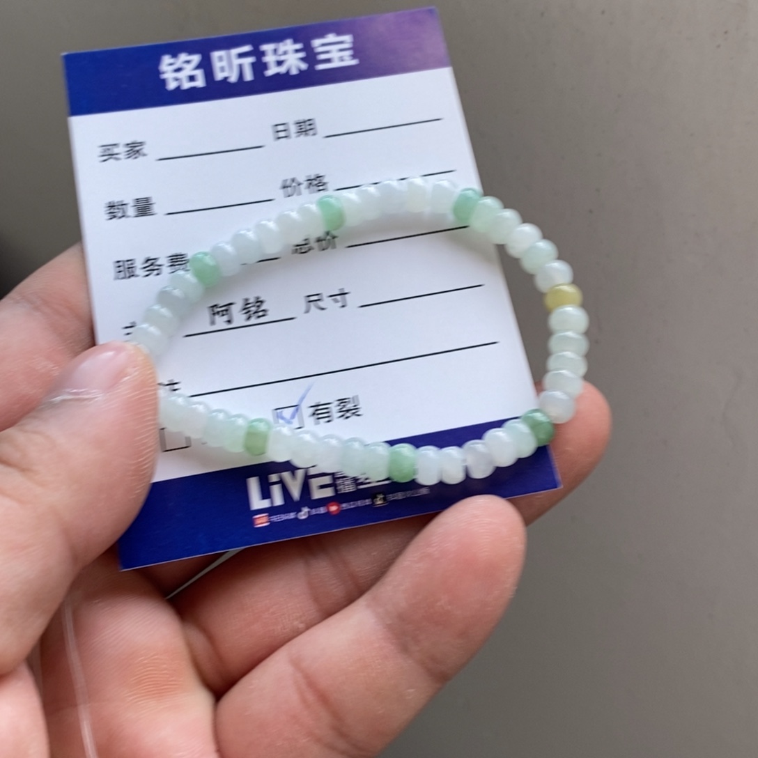 翡翠未镶嵌颈饰              12