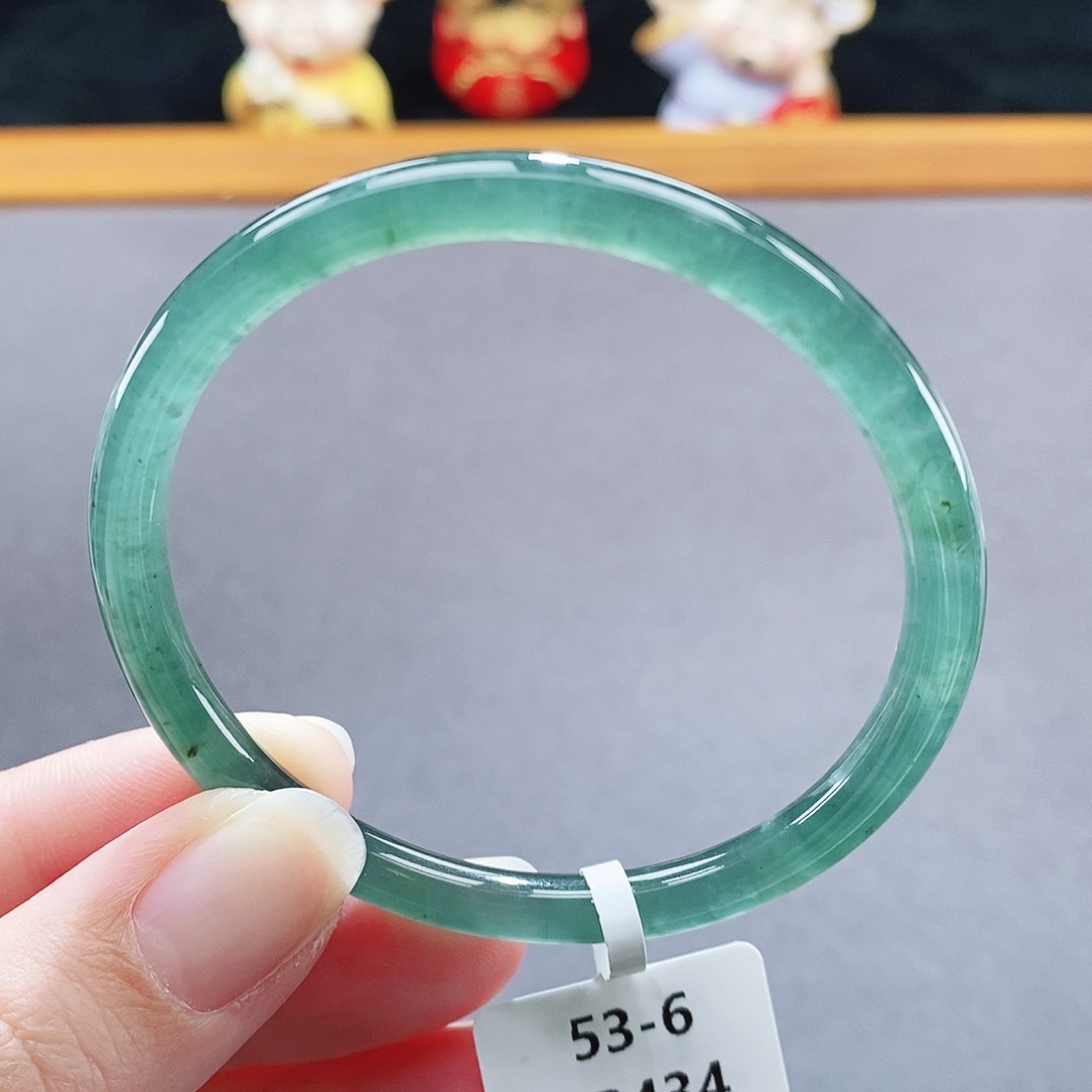 翡翠未镶嵌手镯47