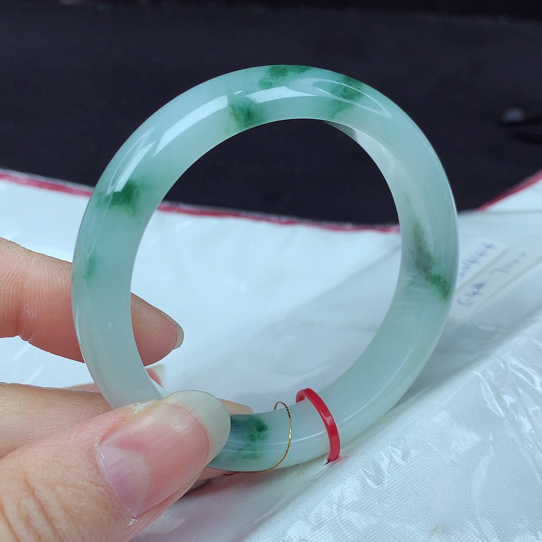 翡翠手镯未镶嵌54圈