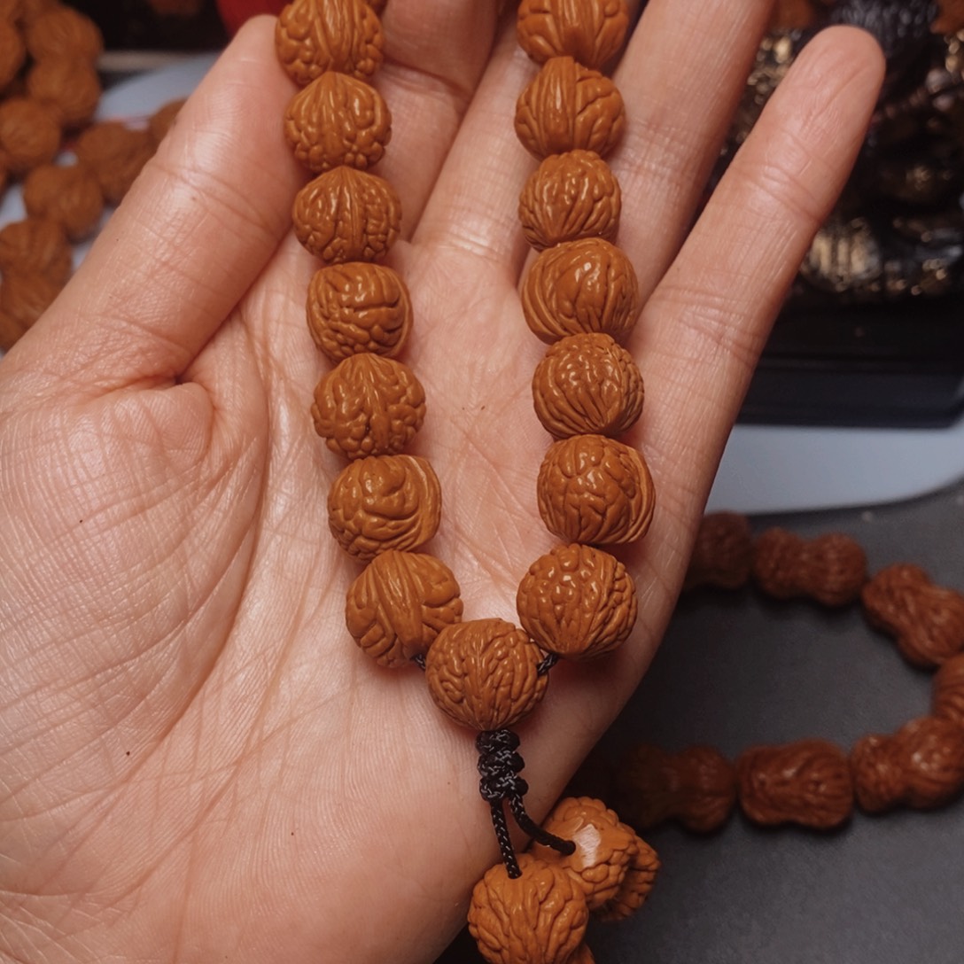 闲***聊桃核吊坠桃枭手持1