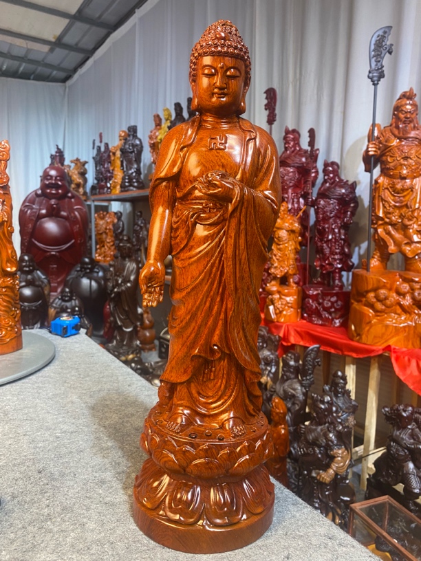 48公分巴西花梨木释迦牟尼佛