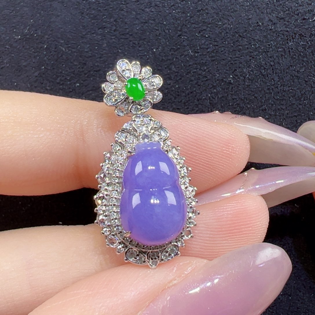 翡翠18K金镶嵌颈饰葫芦