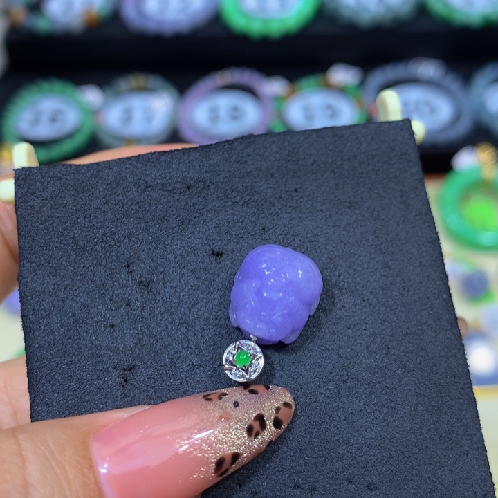 翡翠18K金镶嵌颈饰翡翠