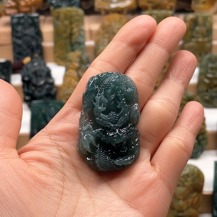 翡翠颈饰未镶嵌天然翡翠A货龙