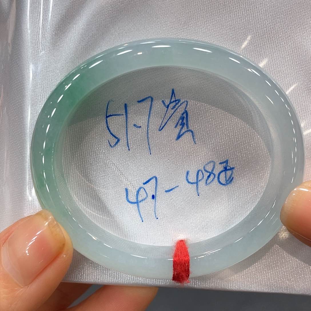 翡翠手镯未镶嵌翡翠手镯