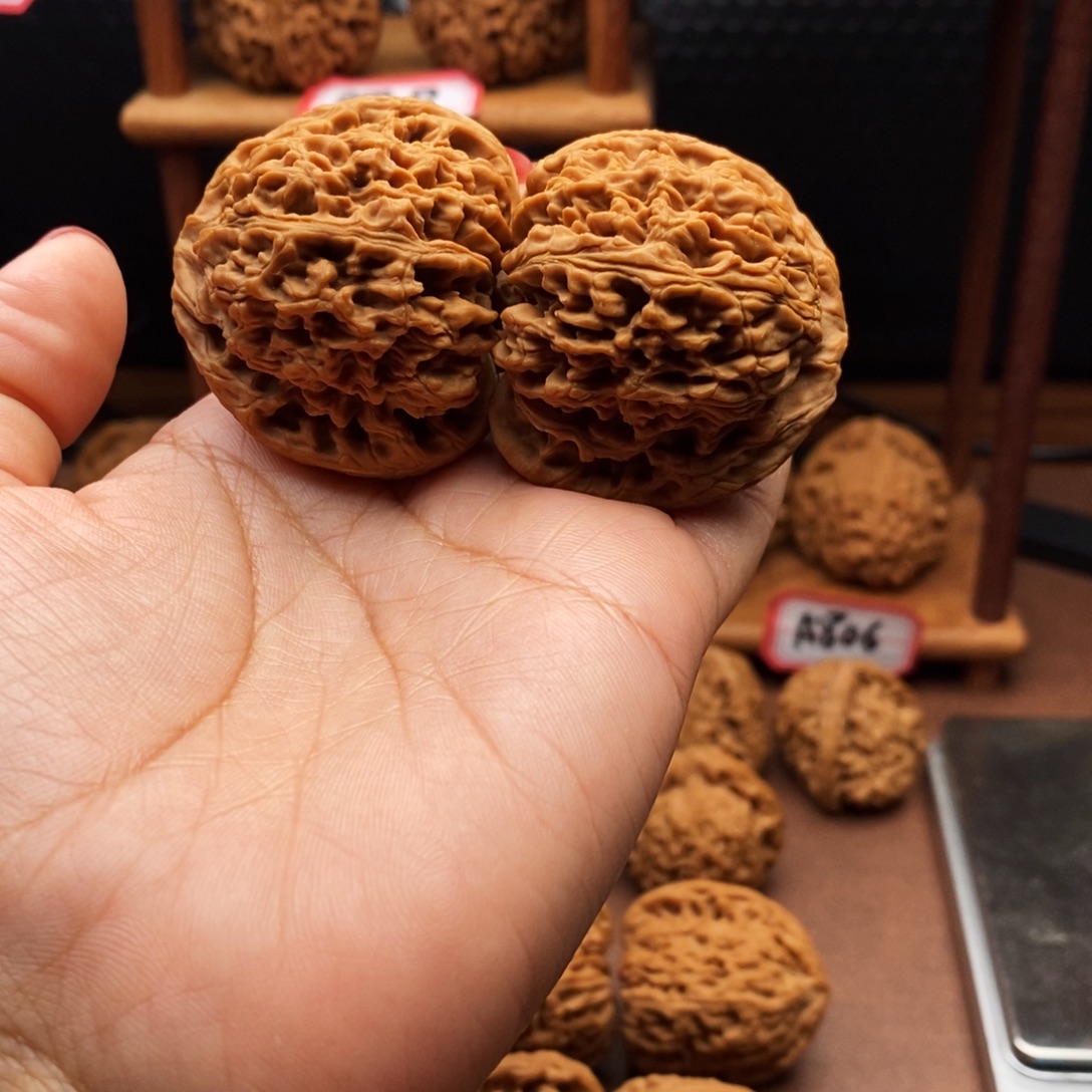 焦****吊坠文玩核桃南疆1