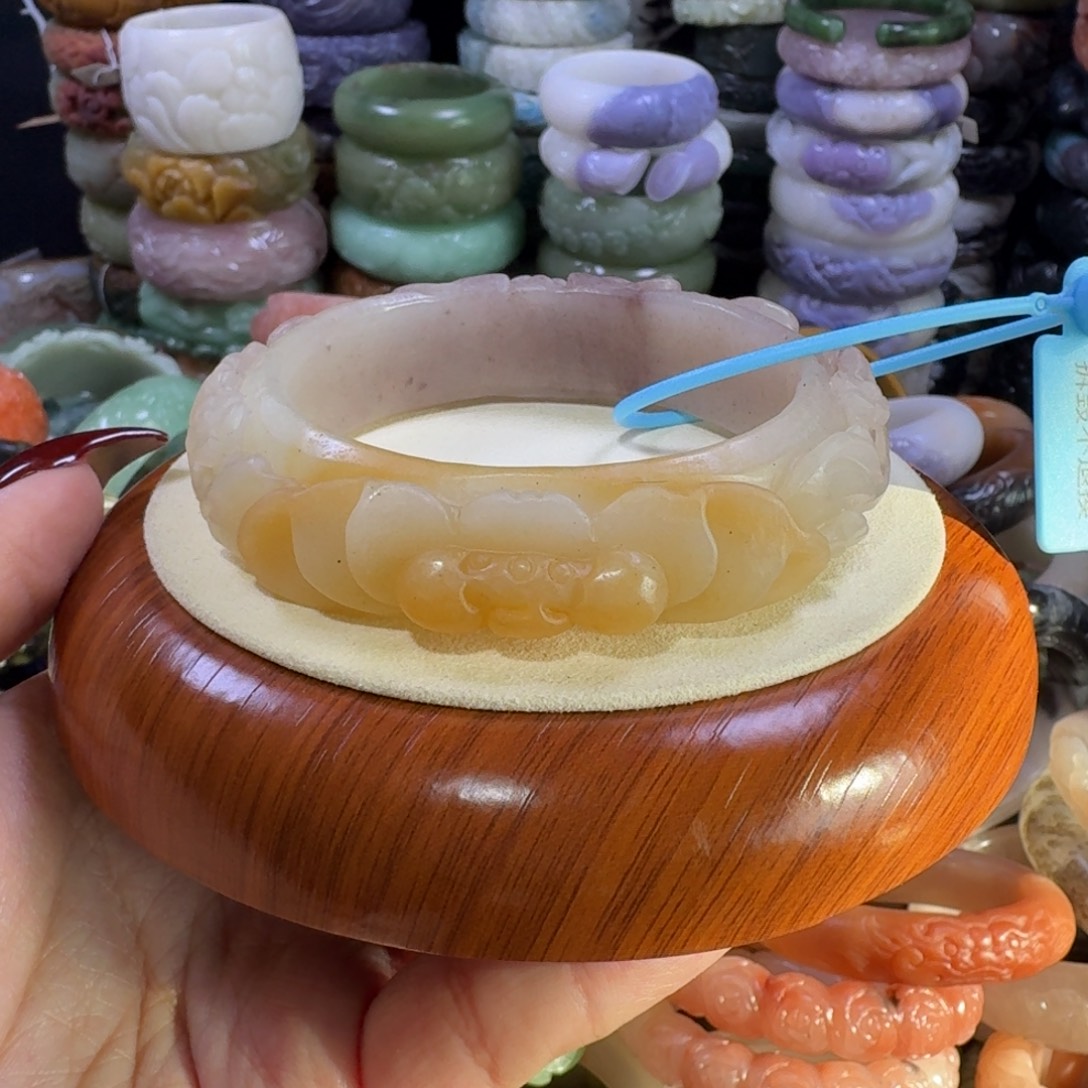 石英质玉（佘太翠）未镶嵌手镯46。63。不退换