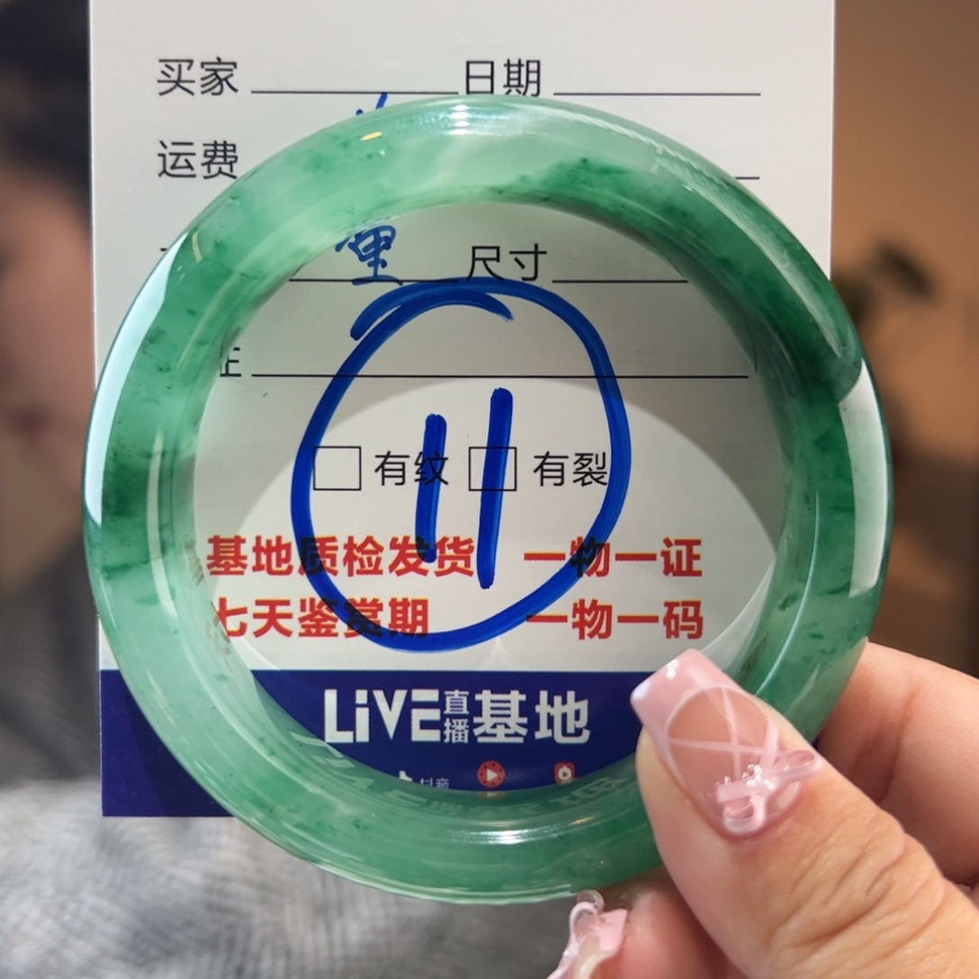 石英质玉耳钉未镶嵌55圈