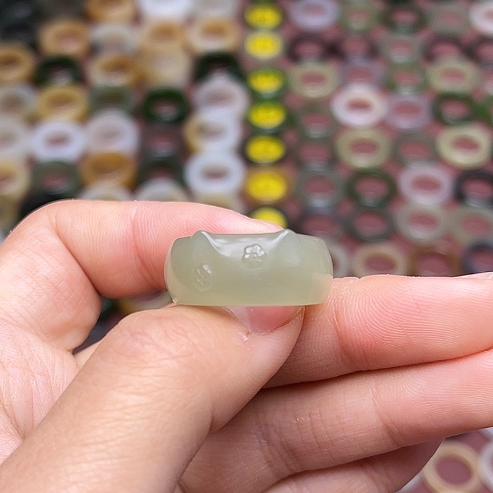 和田玉戒指未镶嵌17.1 青提手雕猫