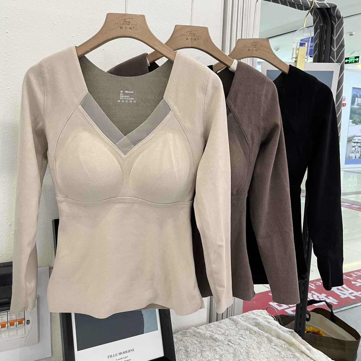 冬季加厚石墨烯保暖带胸垫无痕内穿长袖女打底衫