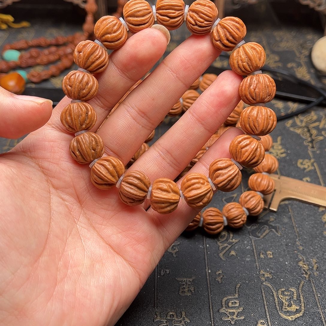 桃核吊坠佛手手串