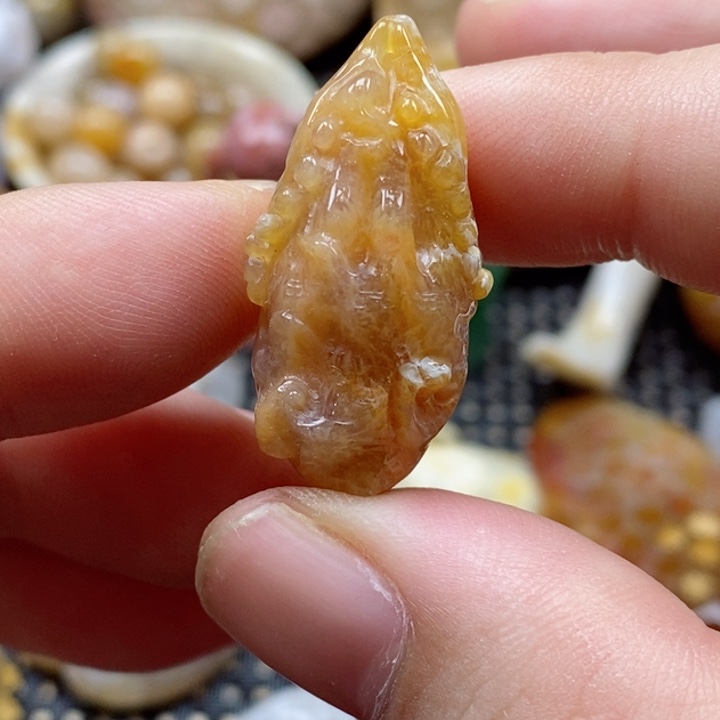 硅化珊瑚（珊瑚玉）颈饰未镶嵌