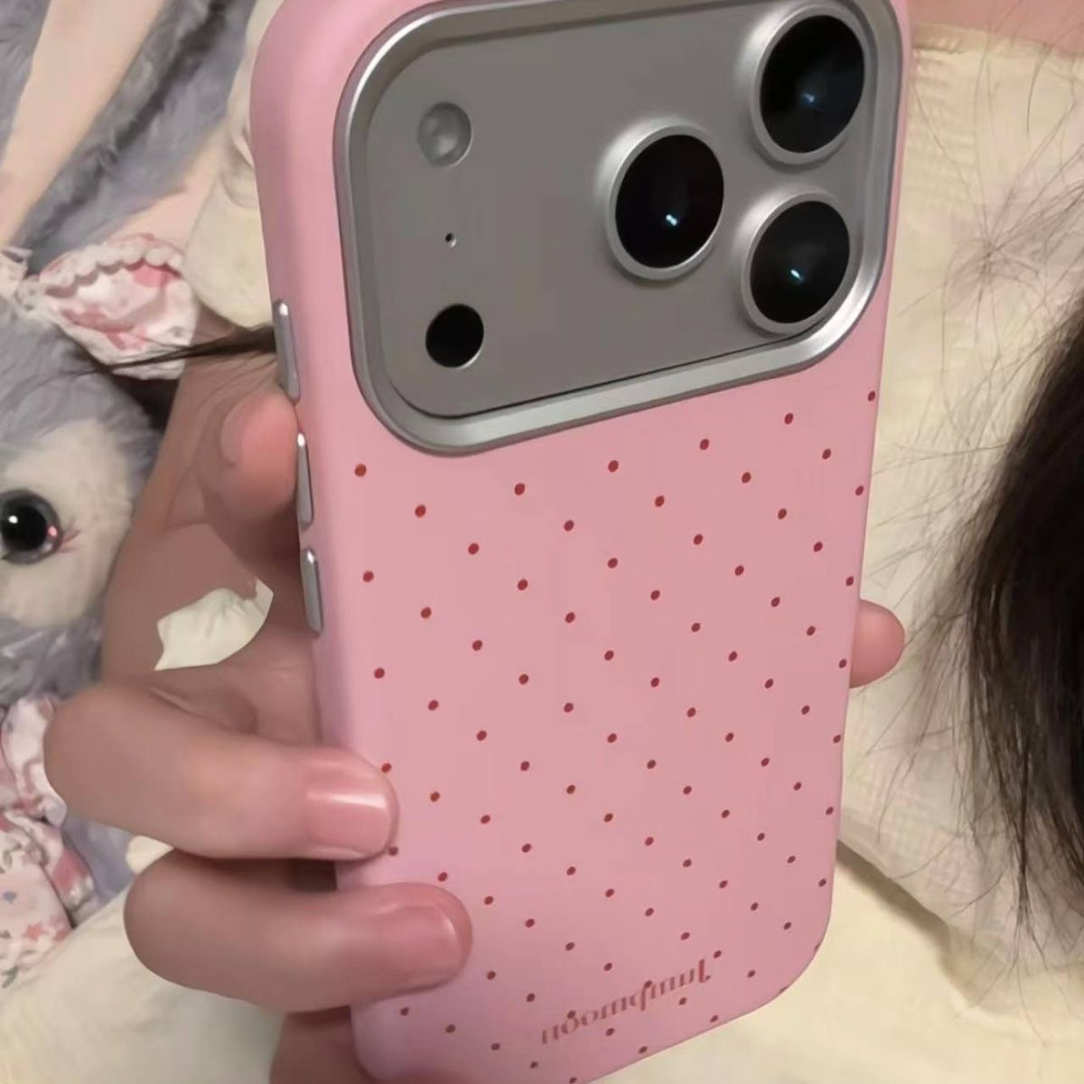 ins风皮质粉满屏粉波点适用iPhone15苹果17手机壳14pro max新款14