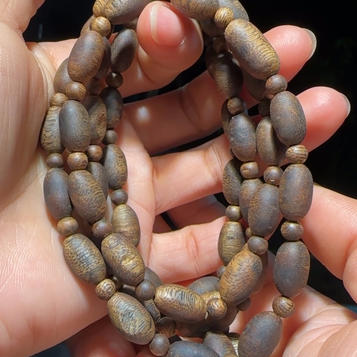 沉香手串乌身圆叶链子21克