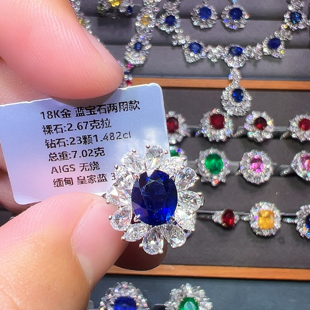 18K金镶嵌蓝宝石戒指
