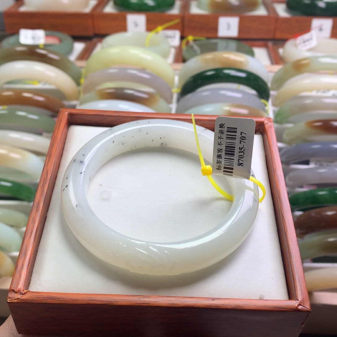 和田玉手镯未镶嵌57/58