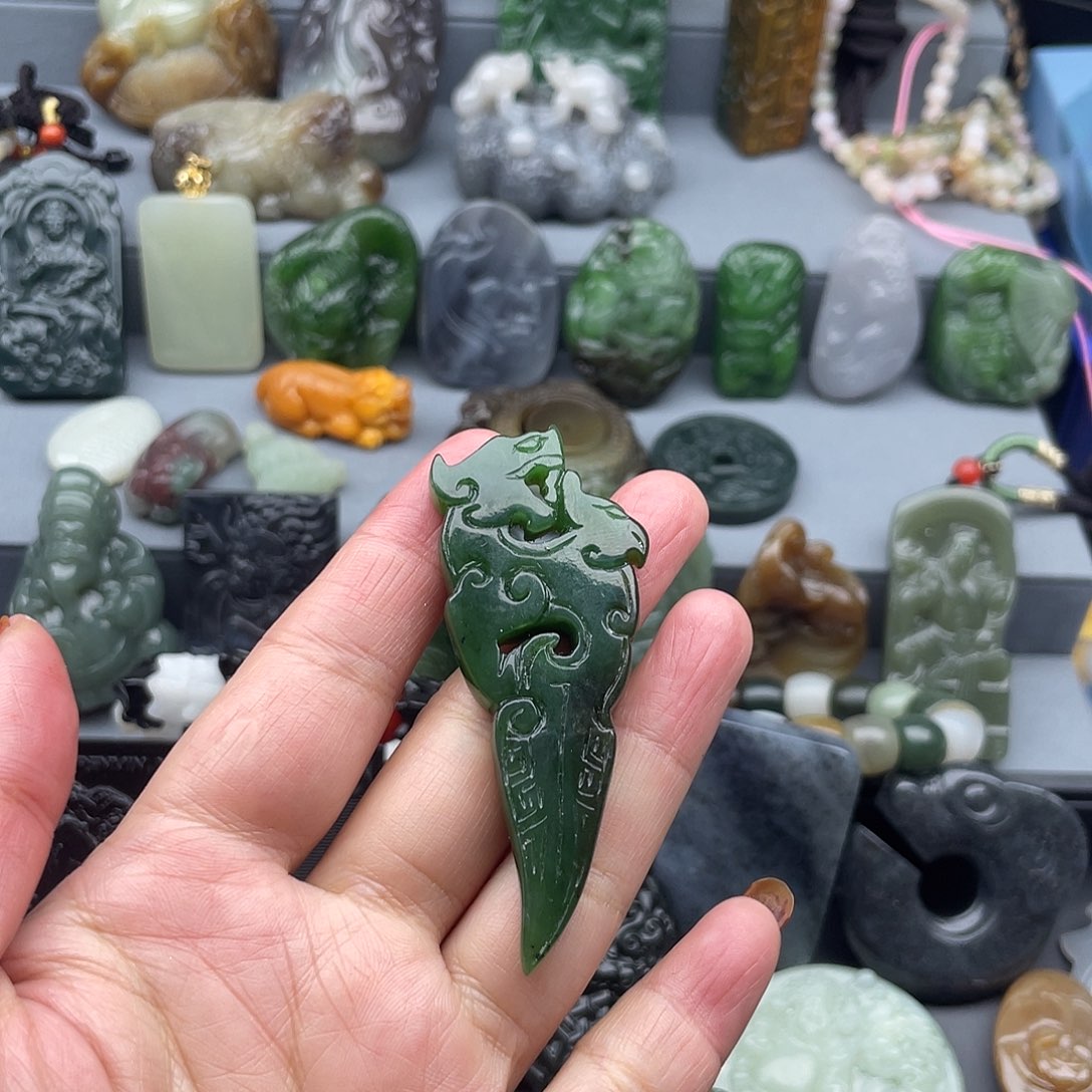 和田玉未镶嵌颈饰