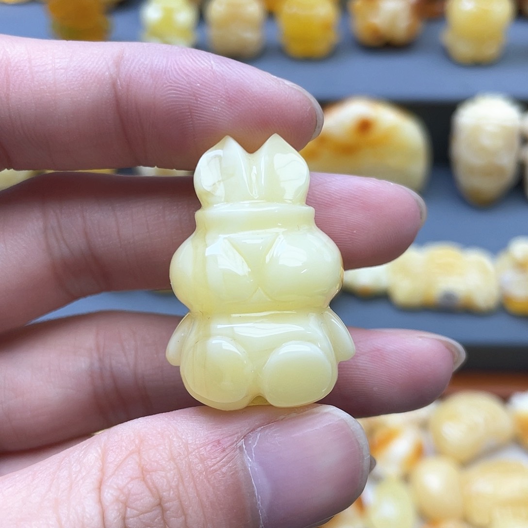 琥珀裸石未镶嵌蜜蜡
